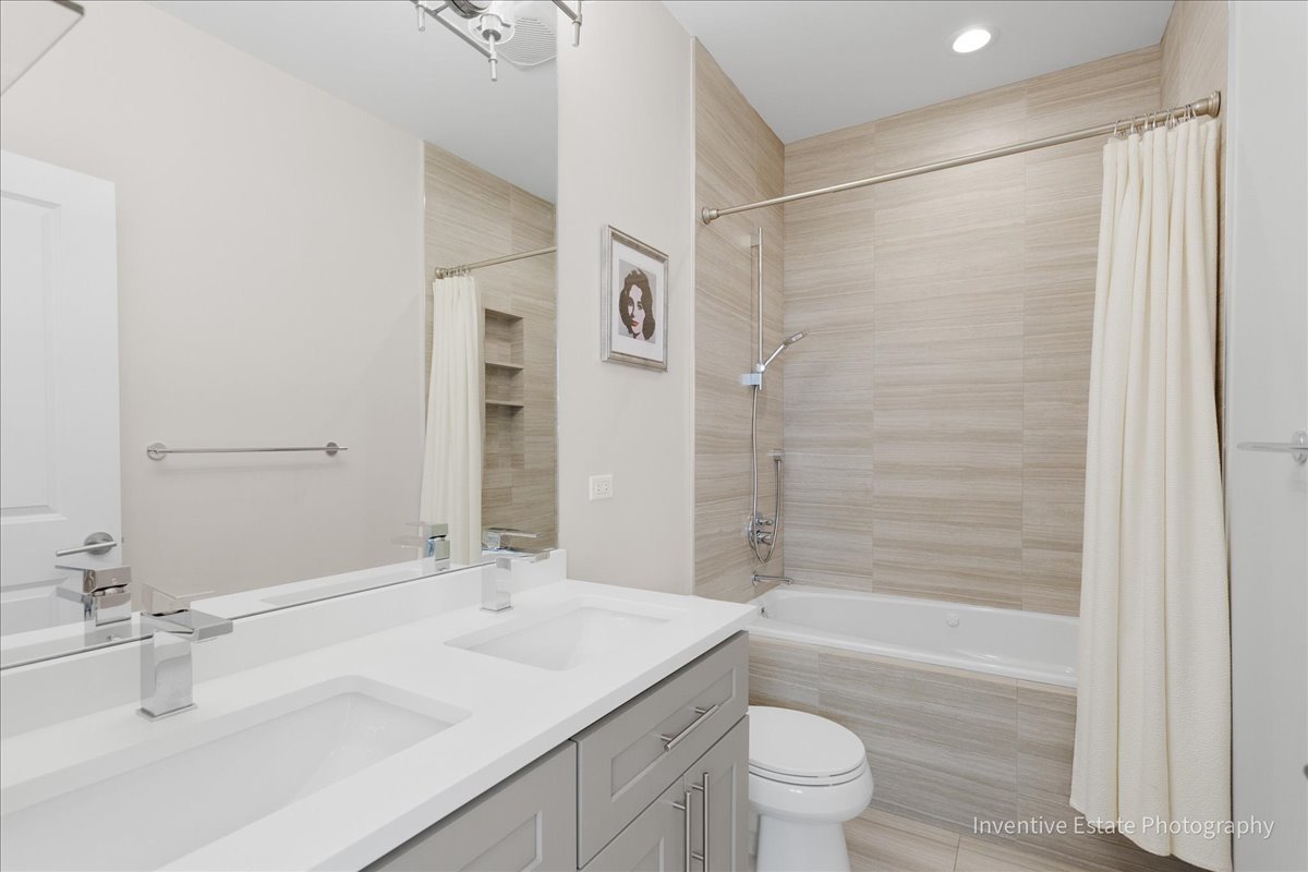3731 W Lyndale Street, Chicago, IL 60647