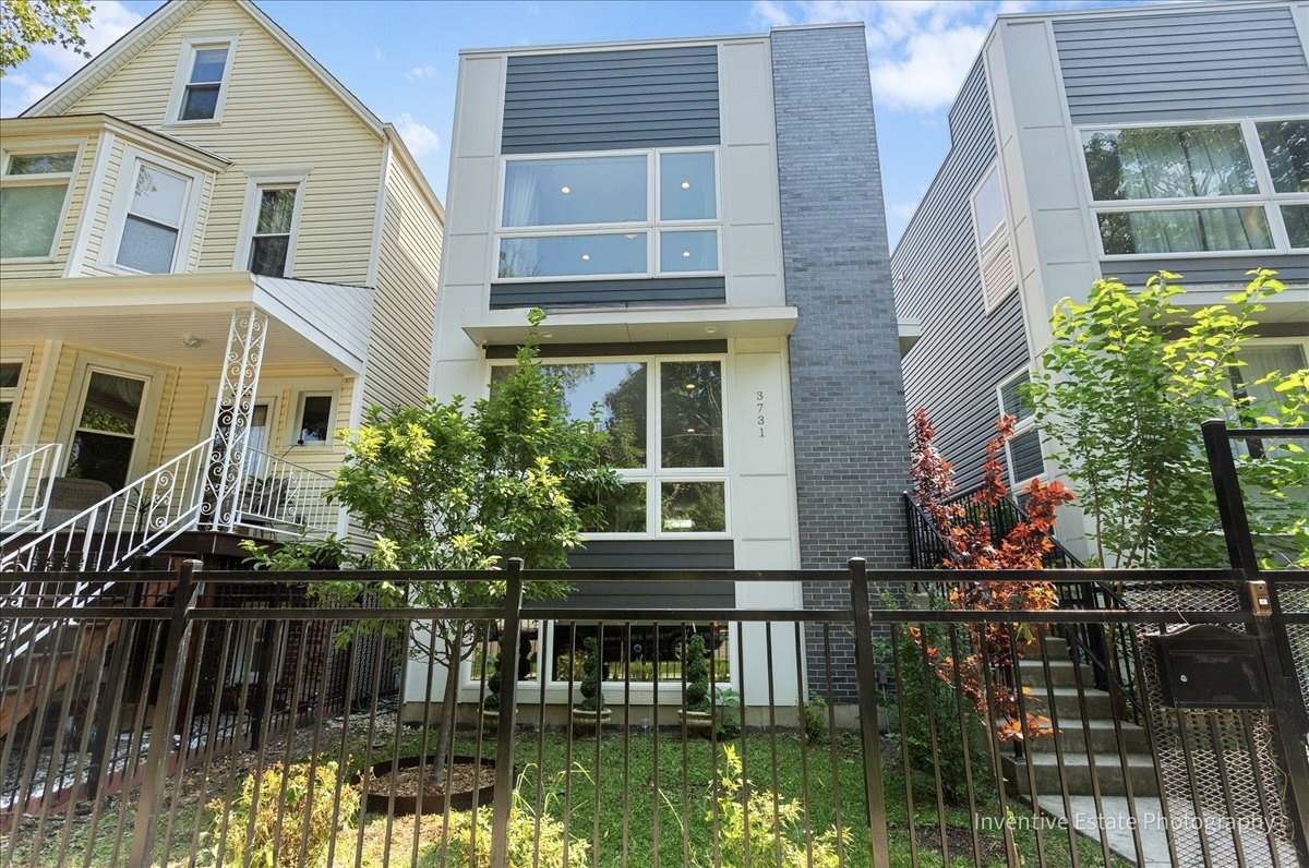 3731 W Lyndale Street, Chicago, IL 60647
