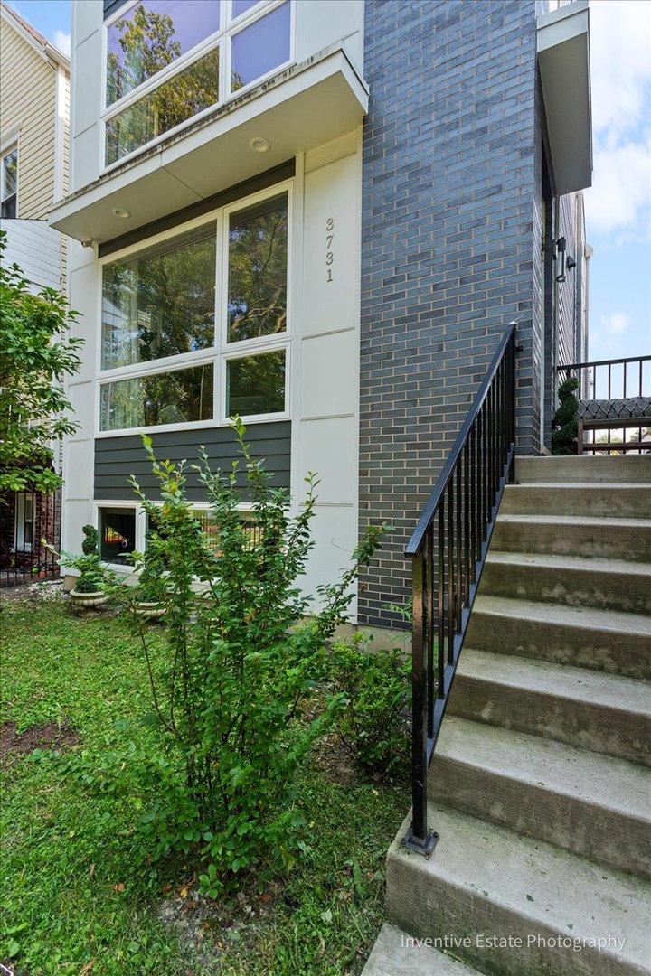 3731 W Lyndale Street, Chicago, IL 60647