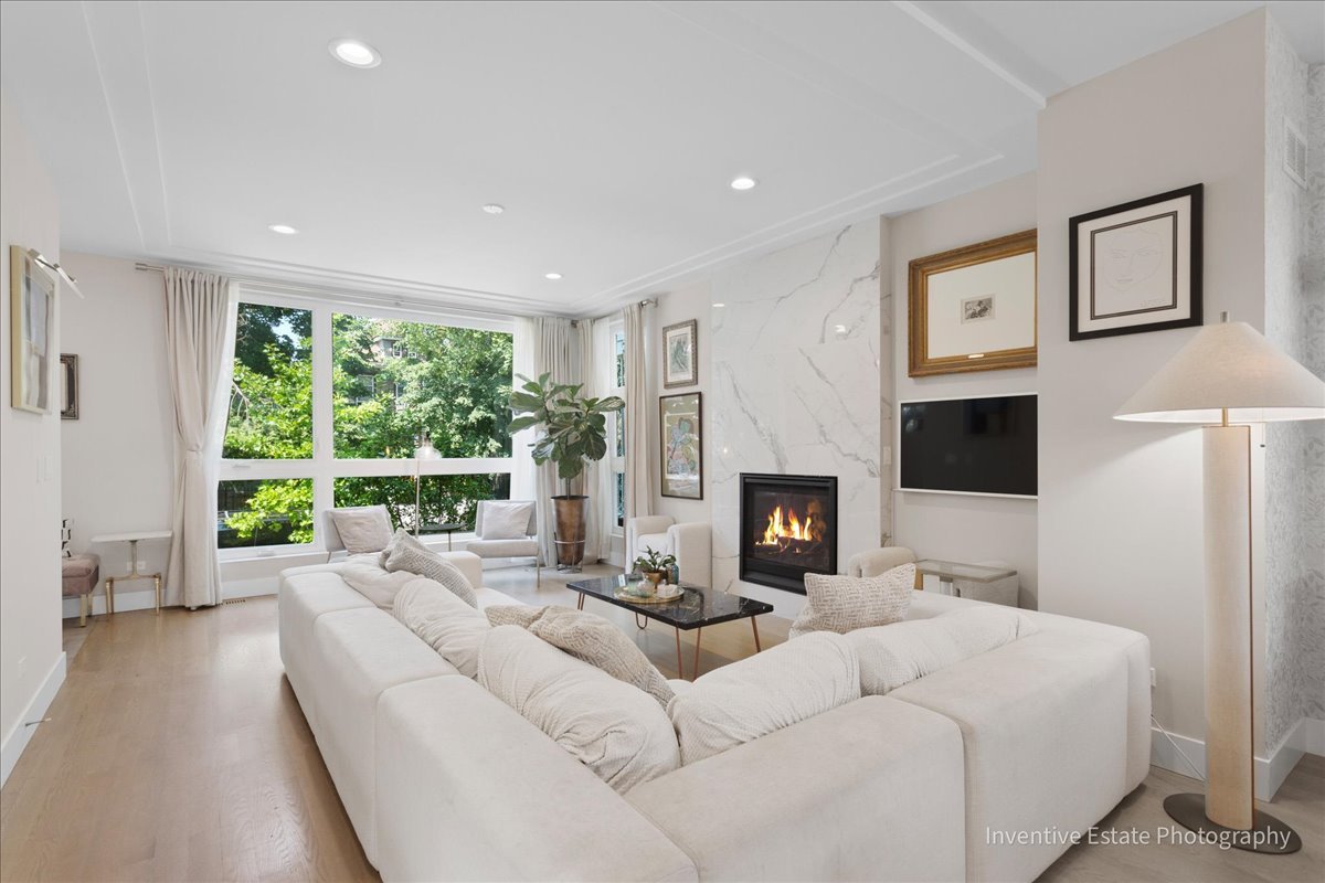 3731 W Lyndale Street, Chicago, IL 60647