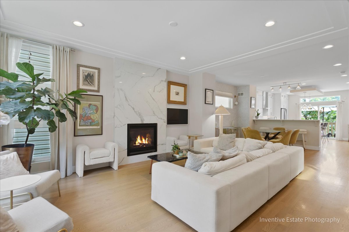 3731 W Lyndale Street, Chicago, IL 60647