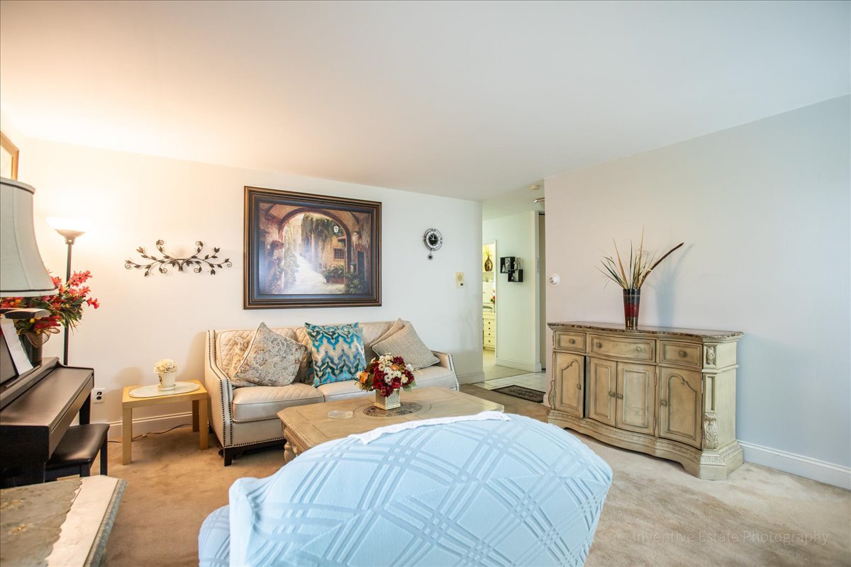 4224 SARATOGA Avenue #J105, Downers Grove, IL 60515