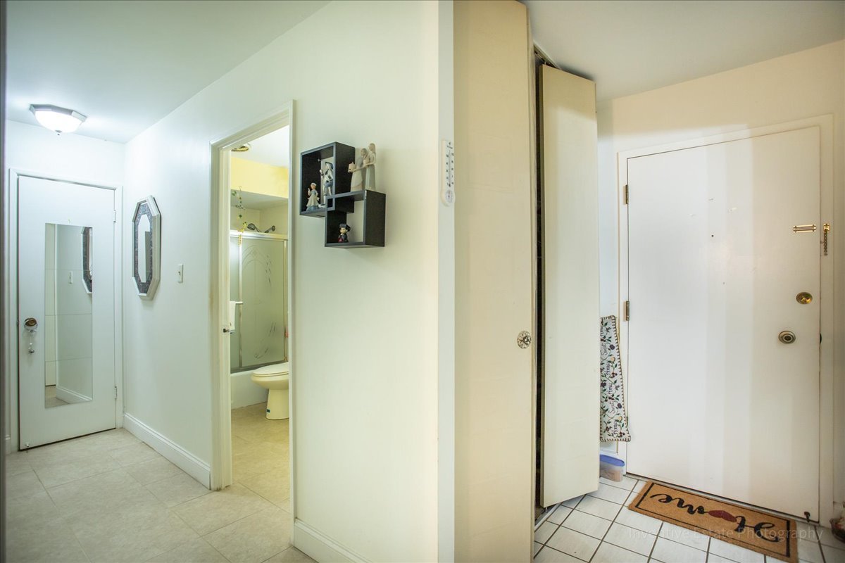 4224 SARATOGA Avenue #J105, Downers Grove, IL 60515