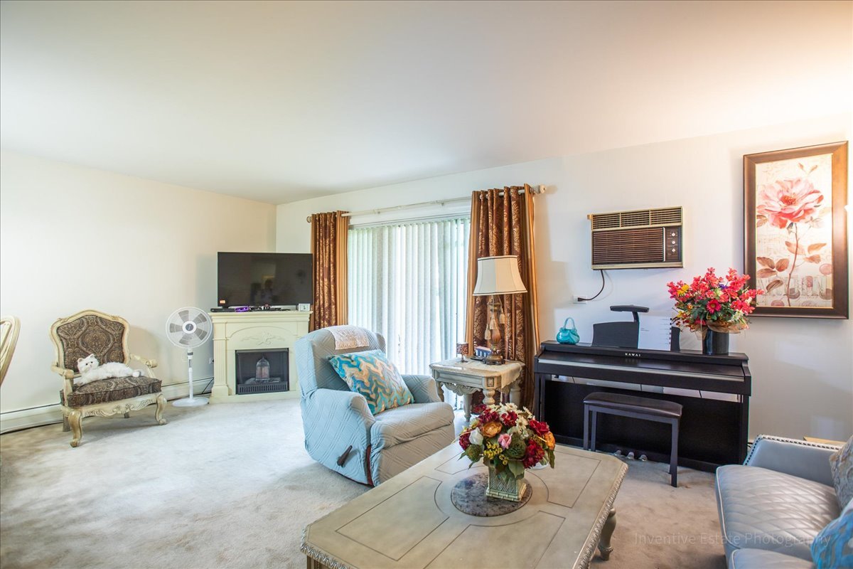4224 SARATOGA Avenue #J105, Downers Grove, IL 60515