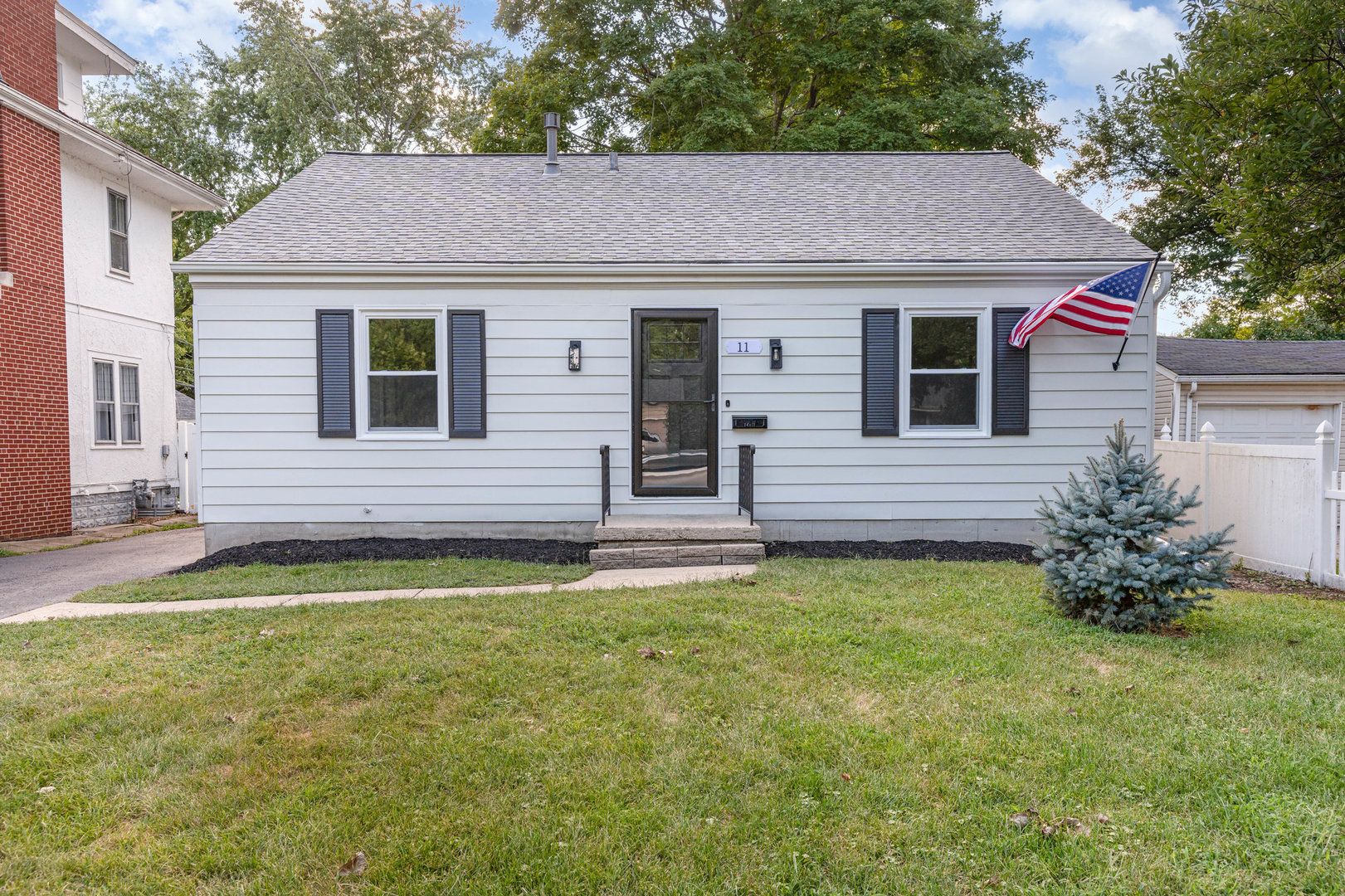 11 Central Avenue, Aurora, IL 60506