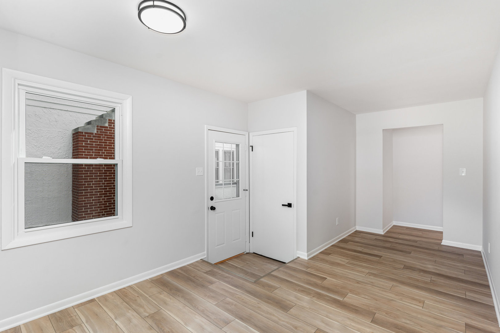 11 Central Avenue, Aurora, IL 60506