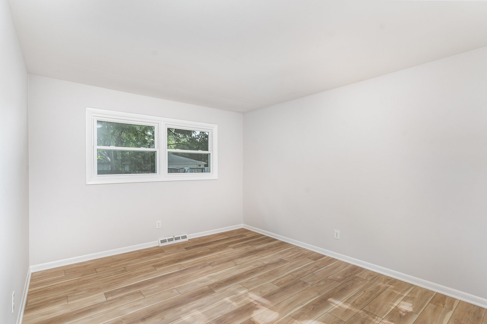 11 Central Avenue, Aurora, IL 60506