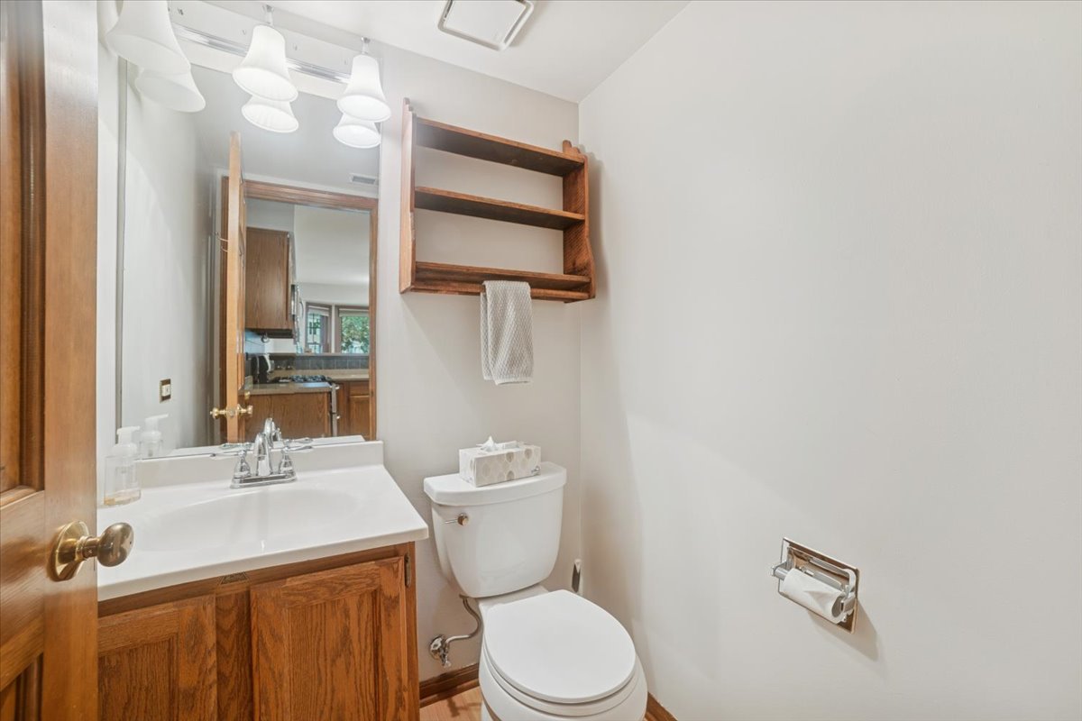 1935 N Charter Point Drive, Arlington Heights, IL 60004