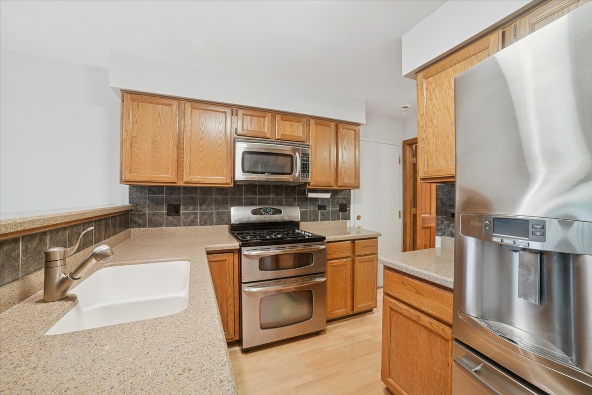 1935 N Charter Point Drive, Arlington Heights, IL 60004