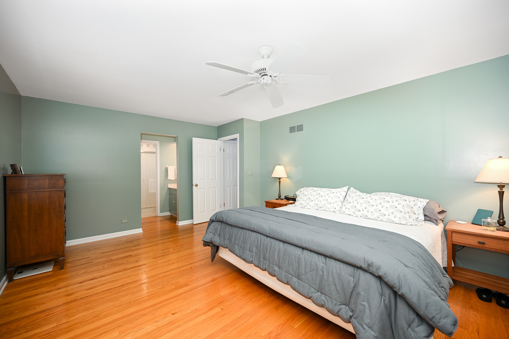 187 E Thompson Drive, Wheaton, IL 60189