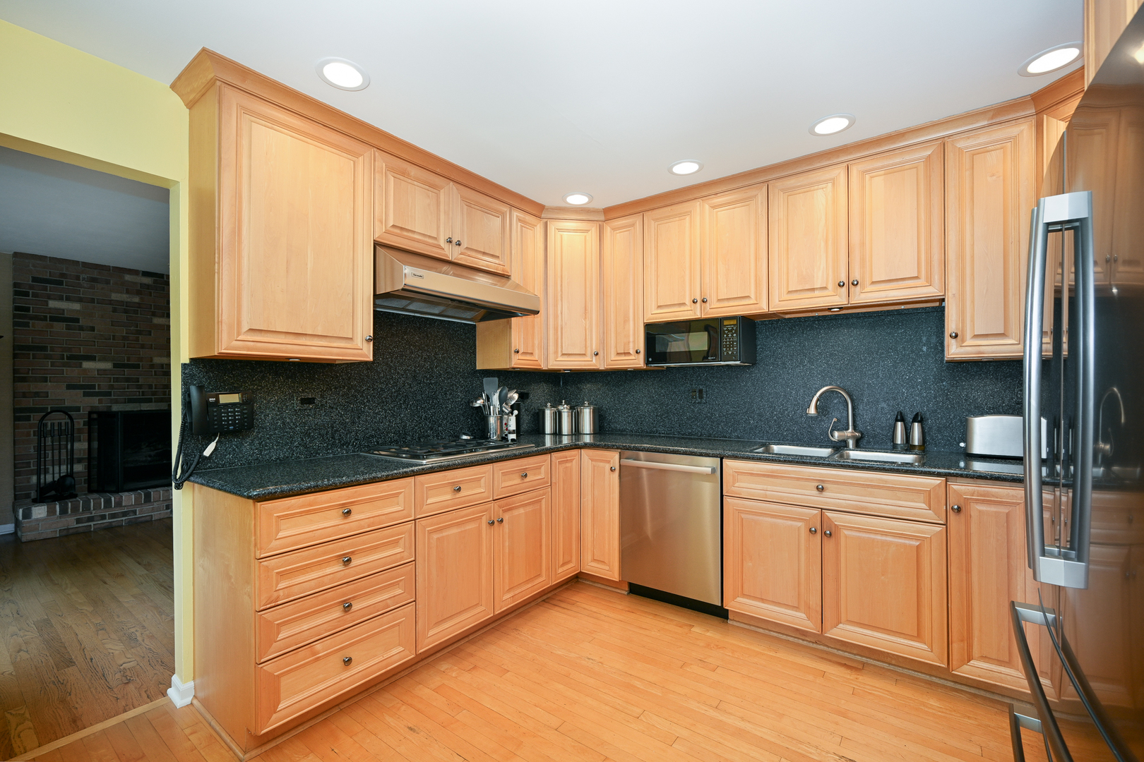187 E Thompson Drive, Wheaton, IL 60189