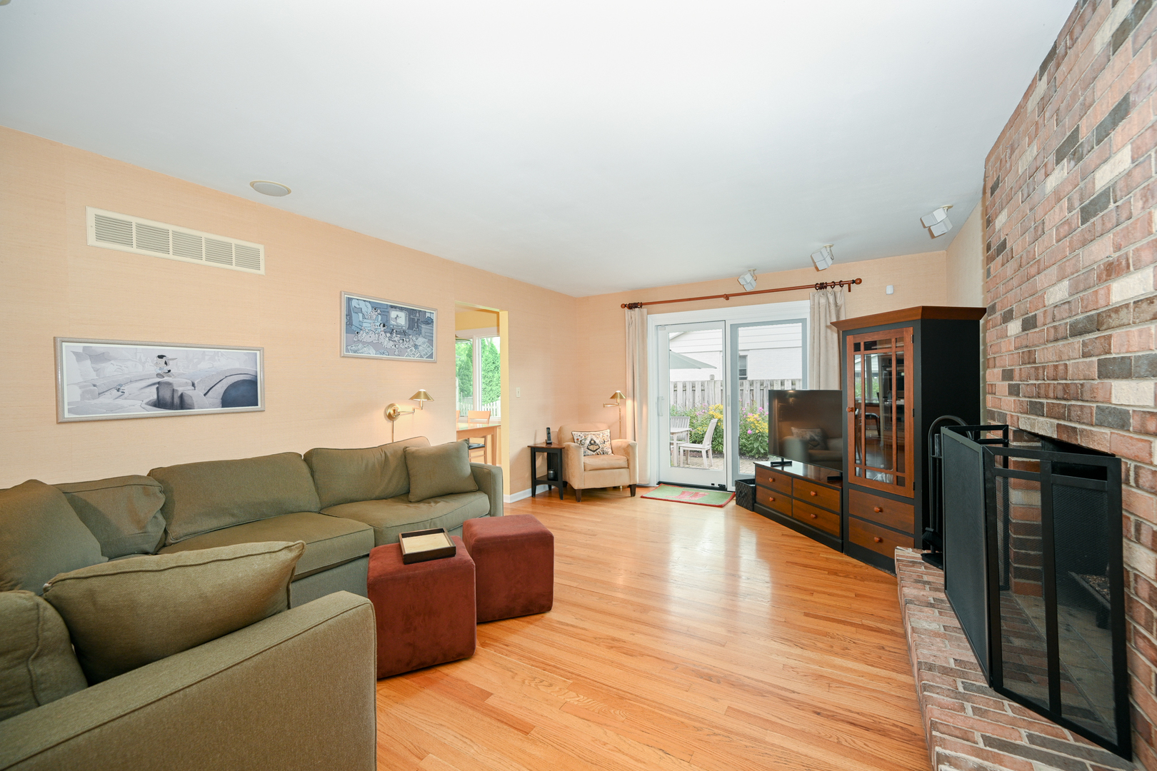 187 E Thompson Drive, Wheaton, IL 60189