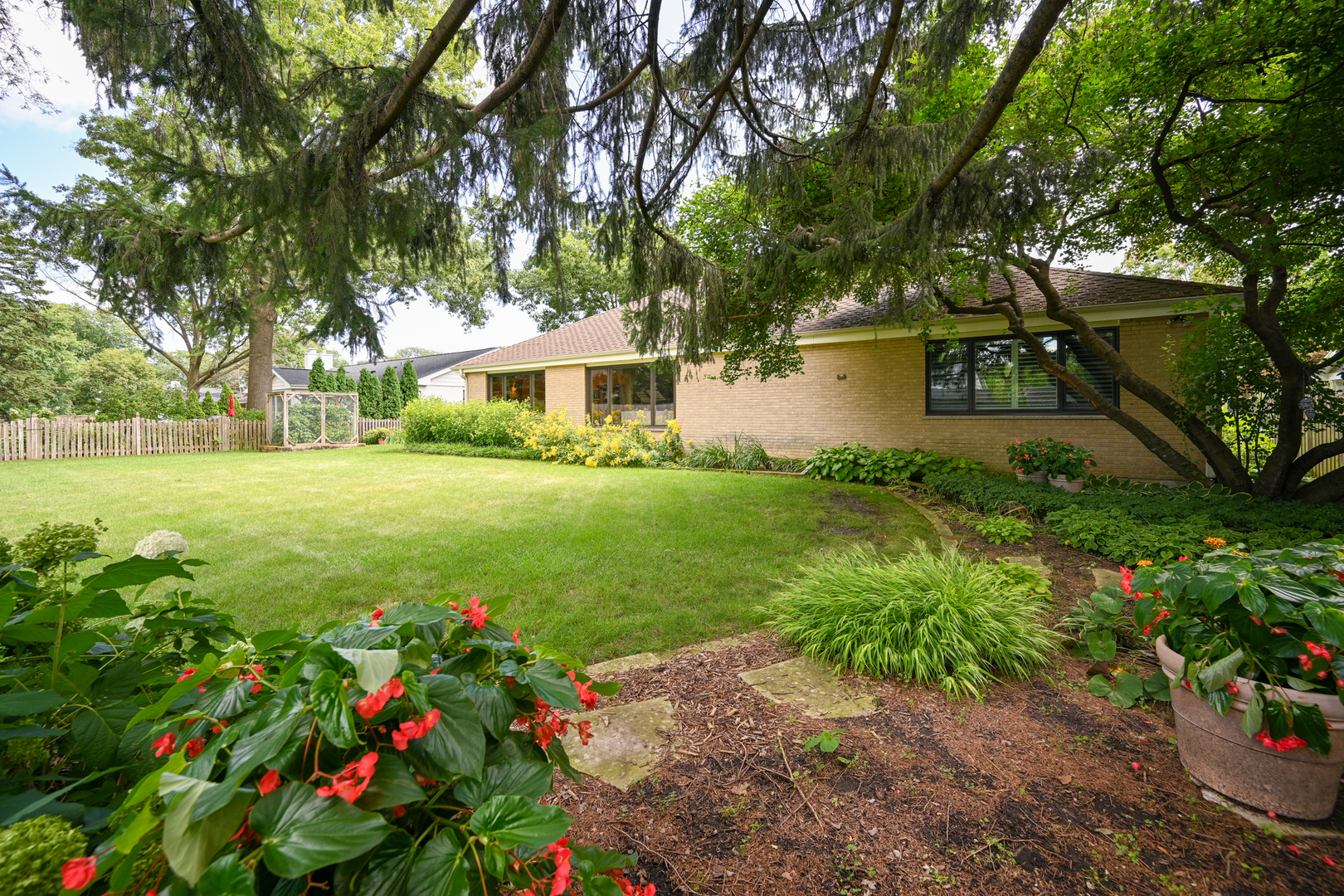187 E Thompson Drive, Wheaton, IL 60189