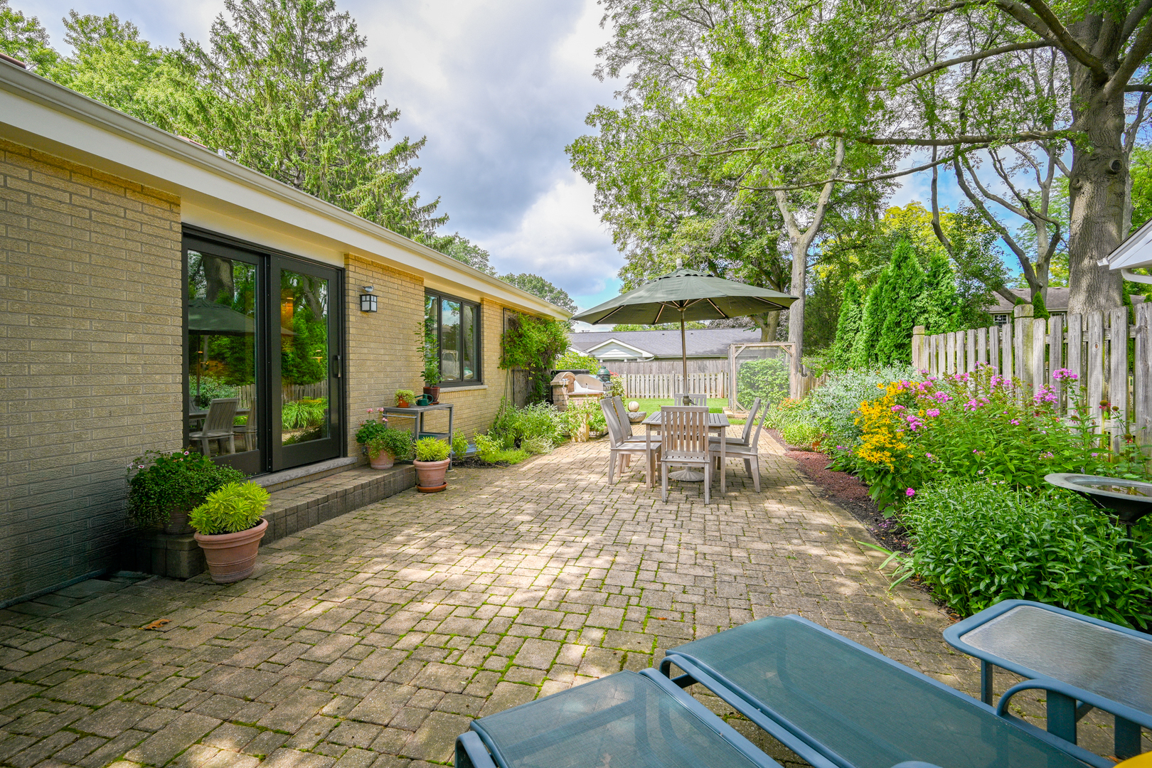 187 E Thompson Drive, Wheaton, IL 60189