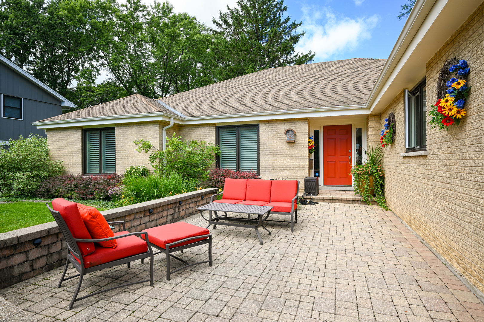 187 E Thompson Drive, Wheaton, IL 60189