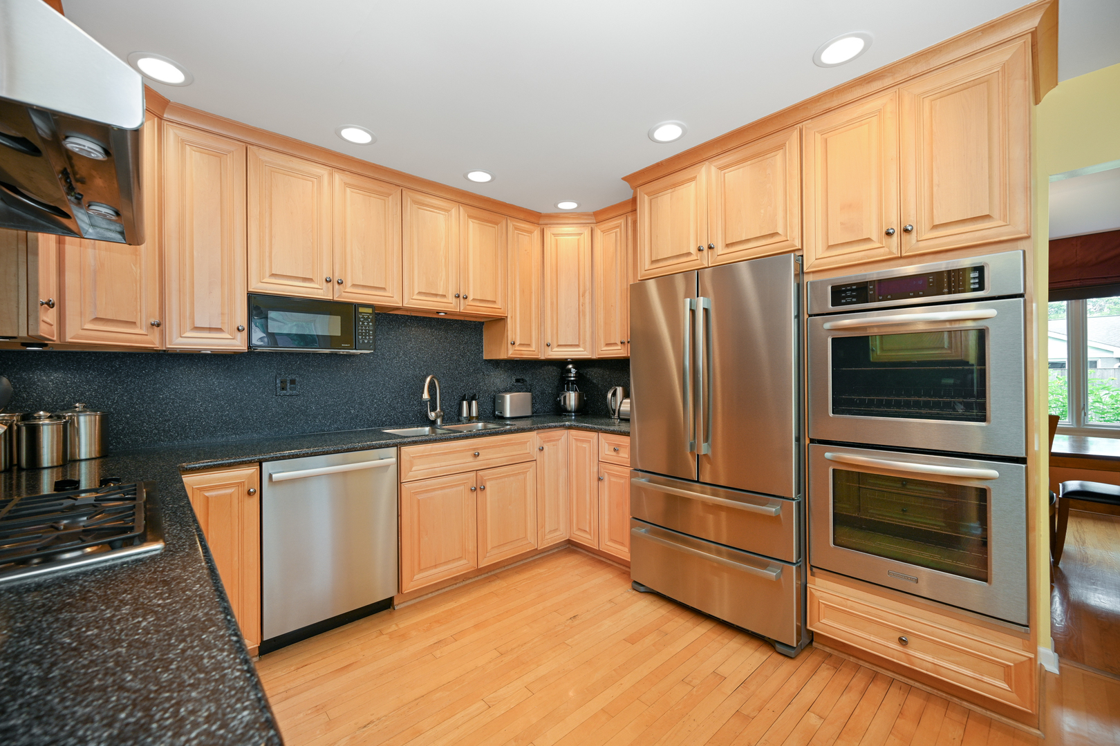 187 E Thompson Drive, Wheaton, IL 60189