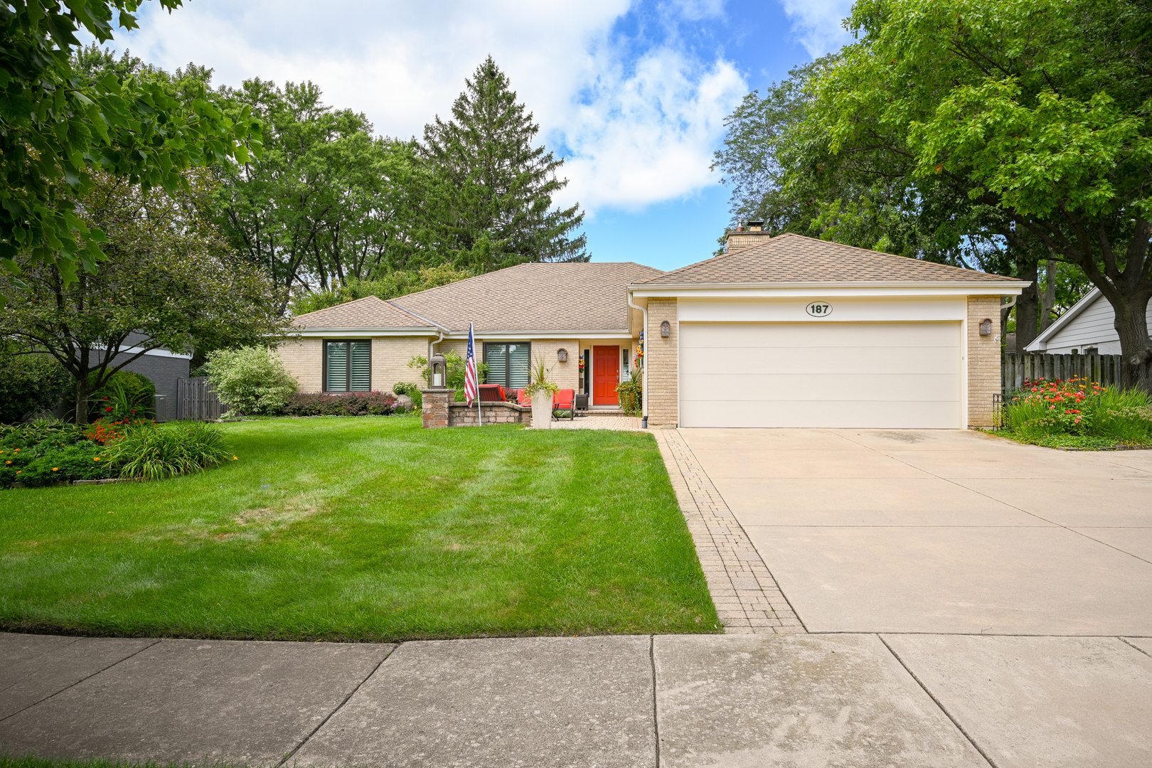 187 E Thompson Drive, Wheaton, IL 60189