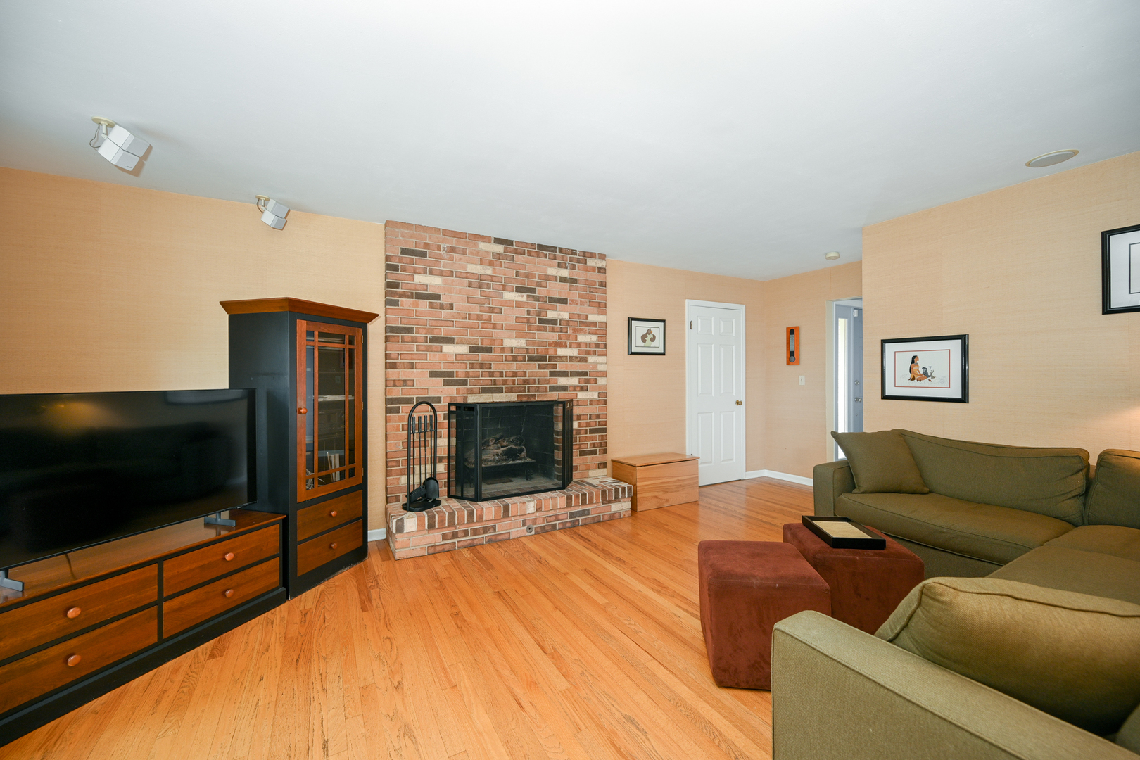 187 E Thompson Drive, Wheaton, IL 60189