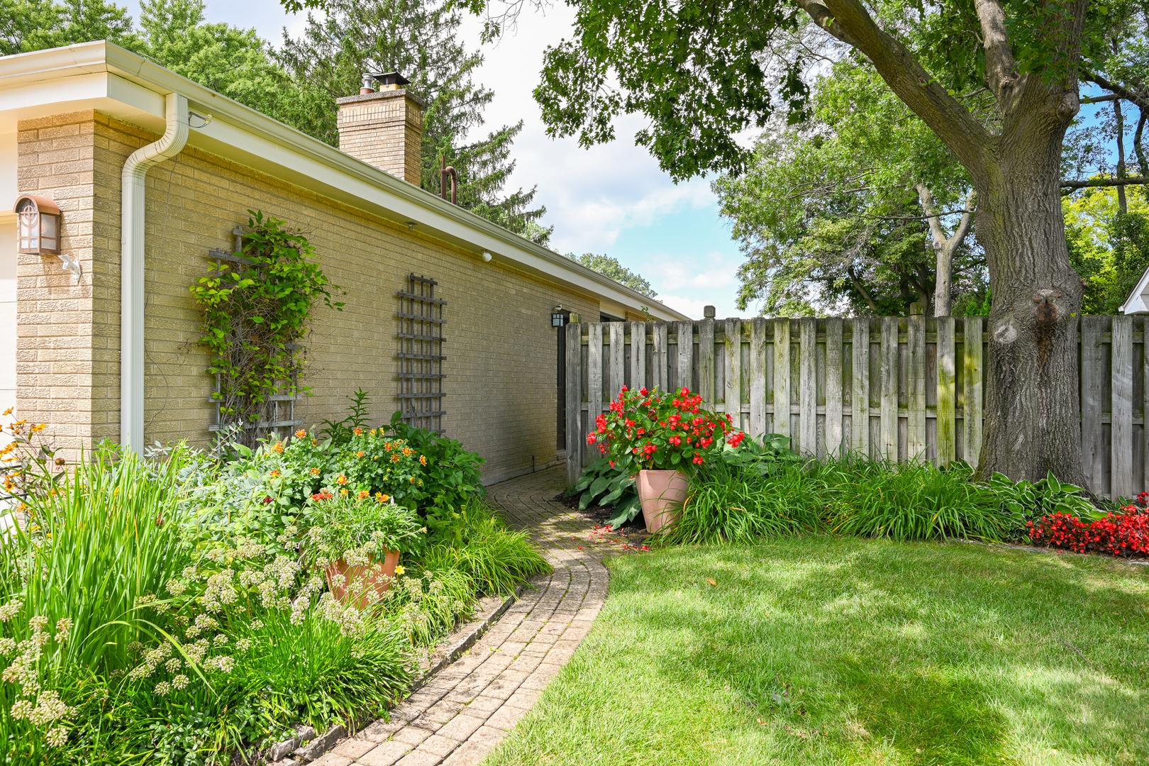 187 E Thompson Drive, Wheaton, IL 60189