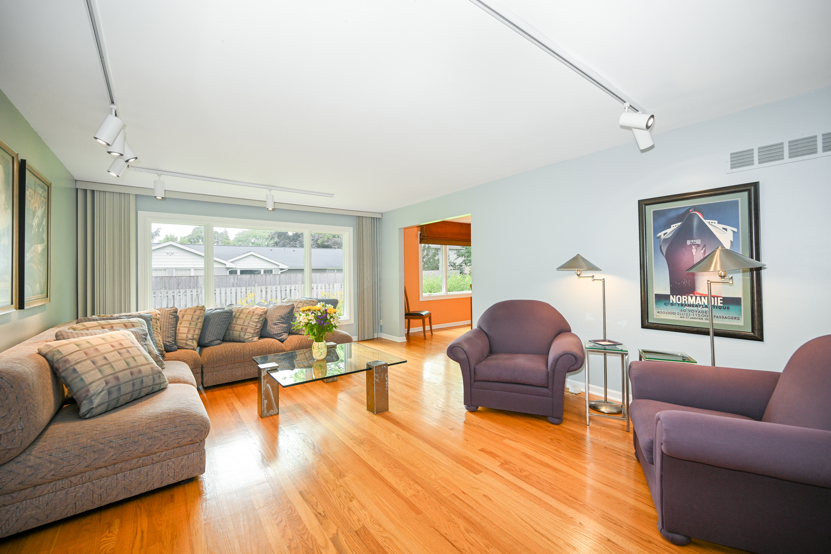 187 E Thompson Drive, Wheaton, IL 60189