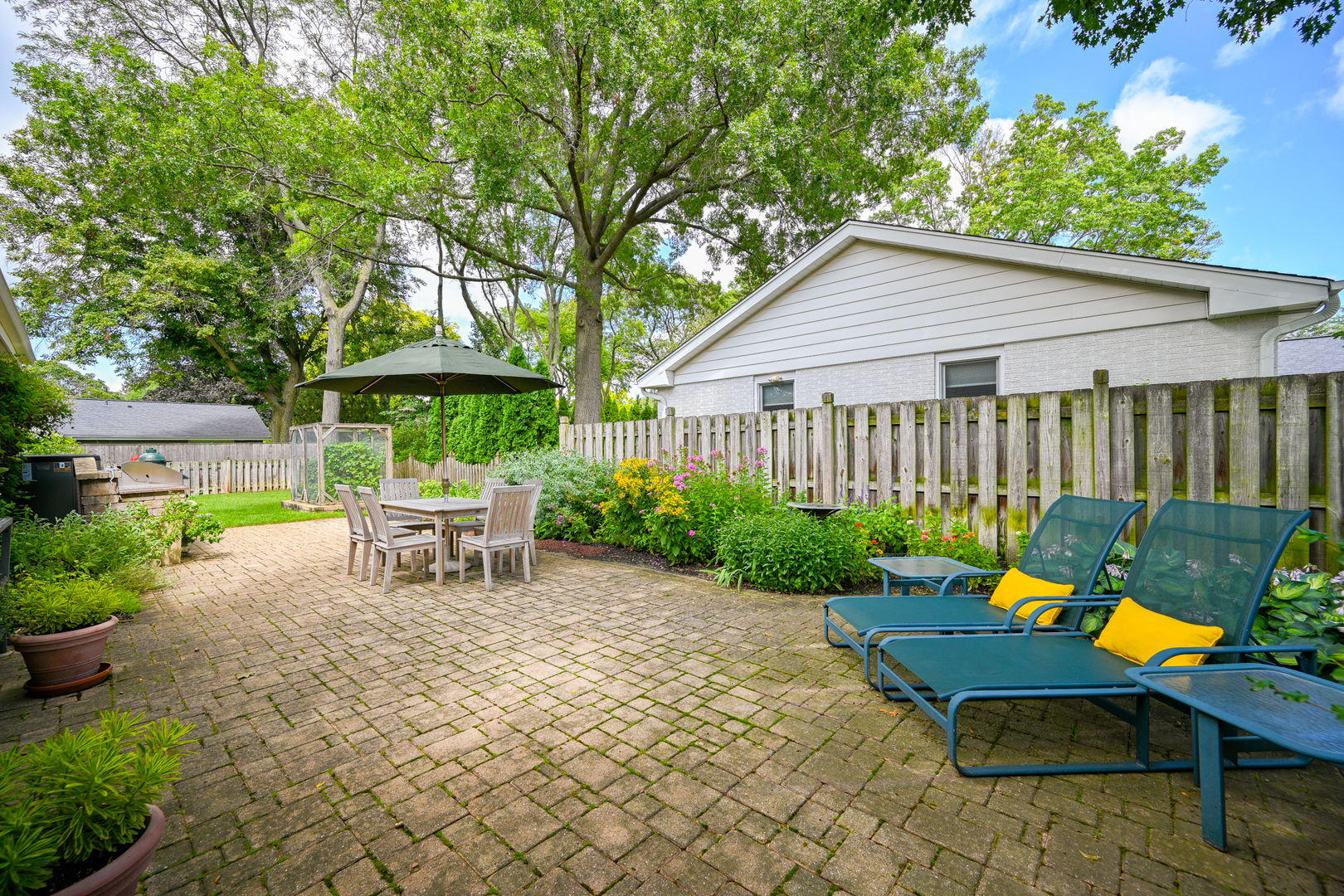 187 E Thompson Drive, Wheaton, IL 60189
