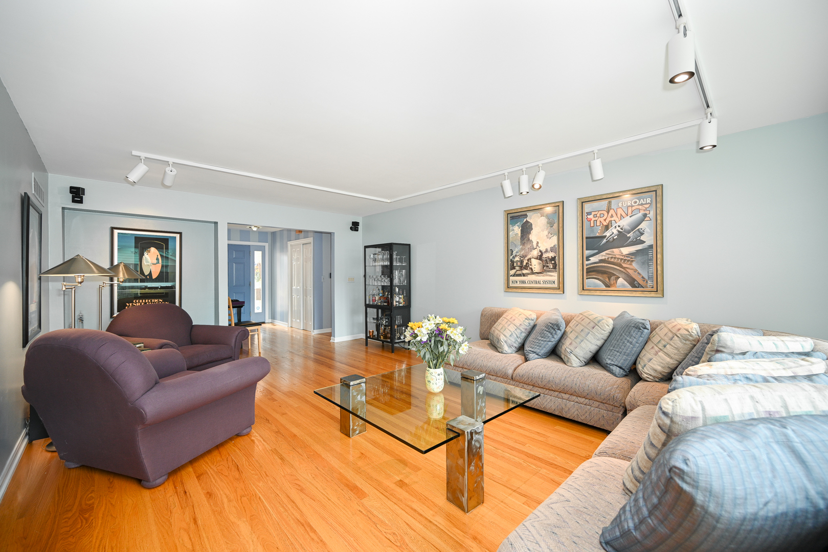 187 E Thompson Drive, Wheaton, IL 60189