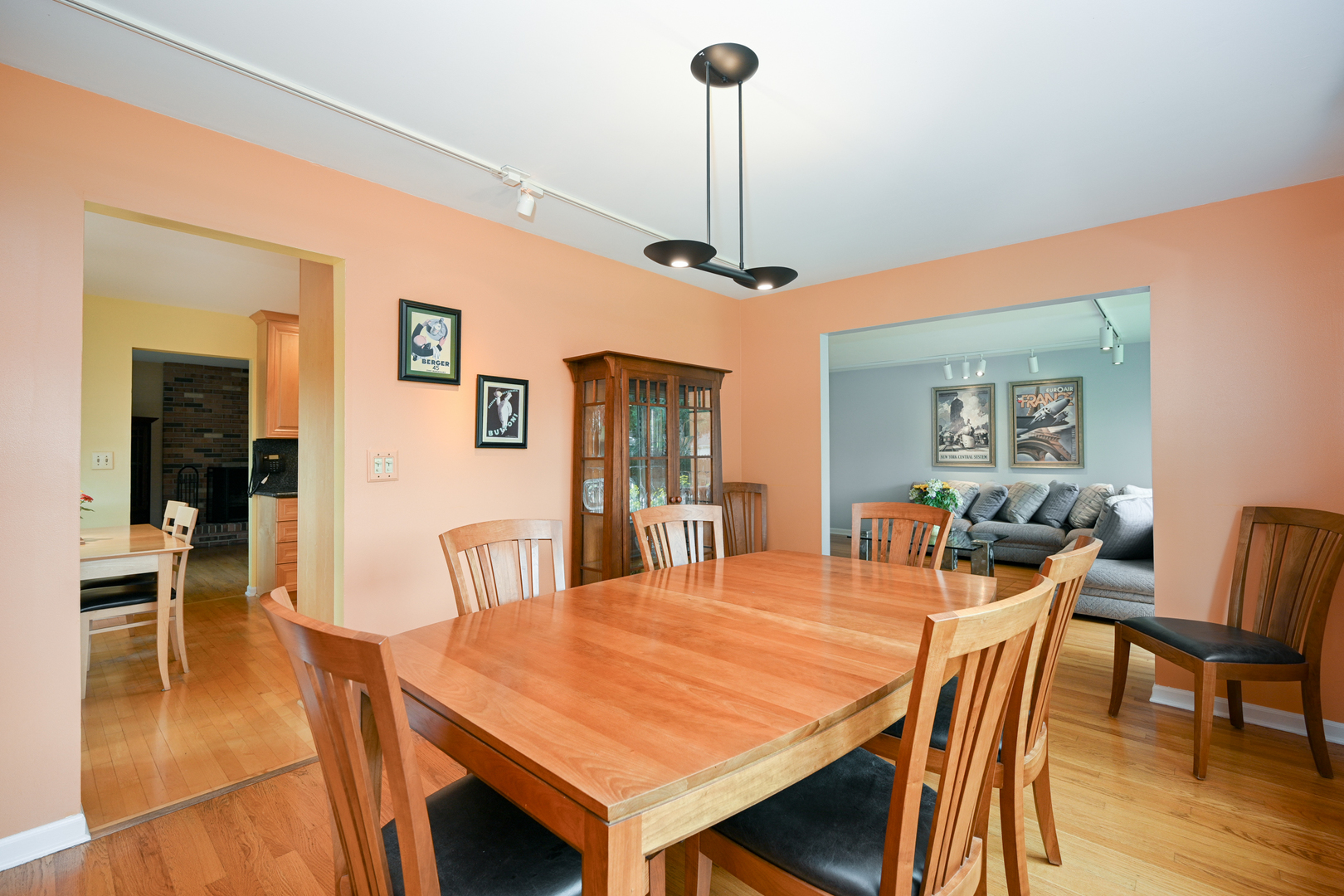 187 E Thompson Drive, Wheaton, IL 60189