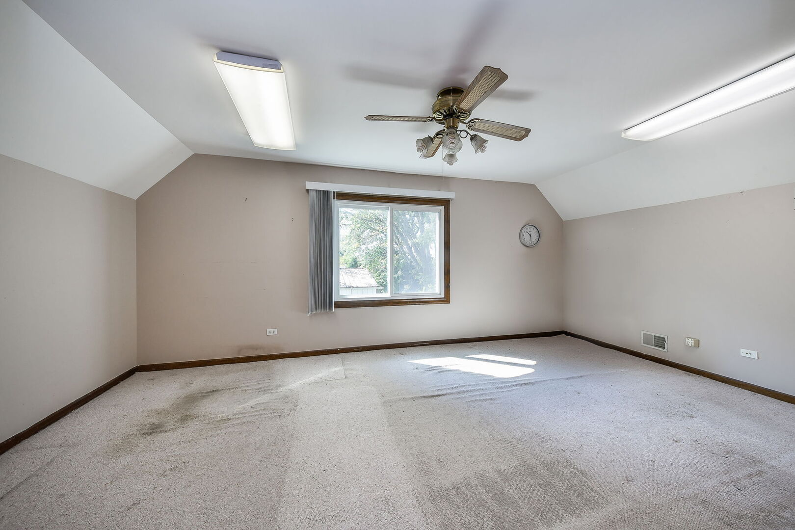 27W376 Hoy Road, Warrenville, IL 60555