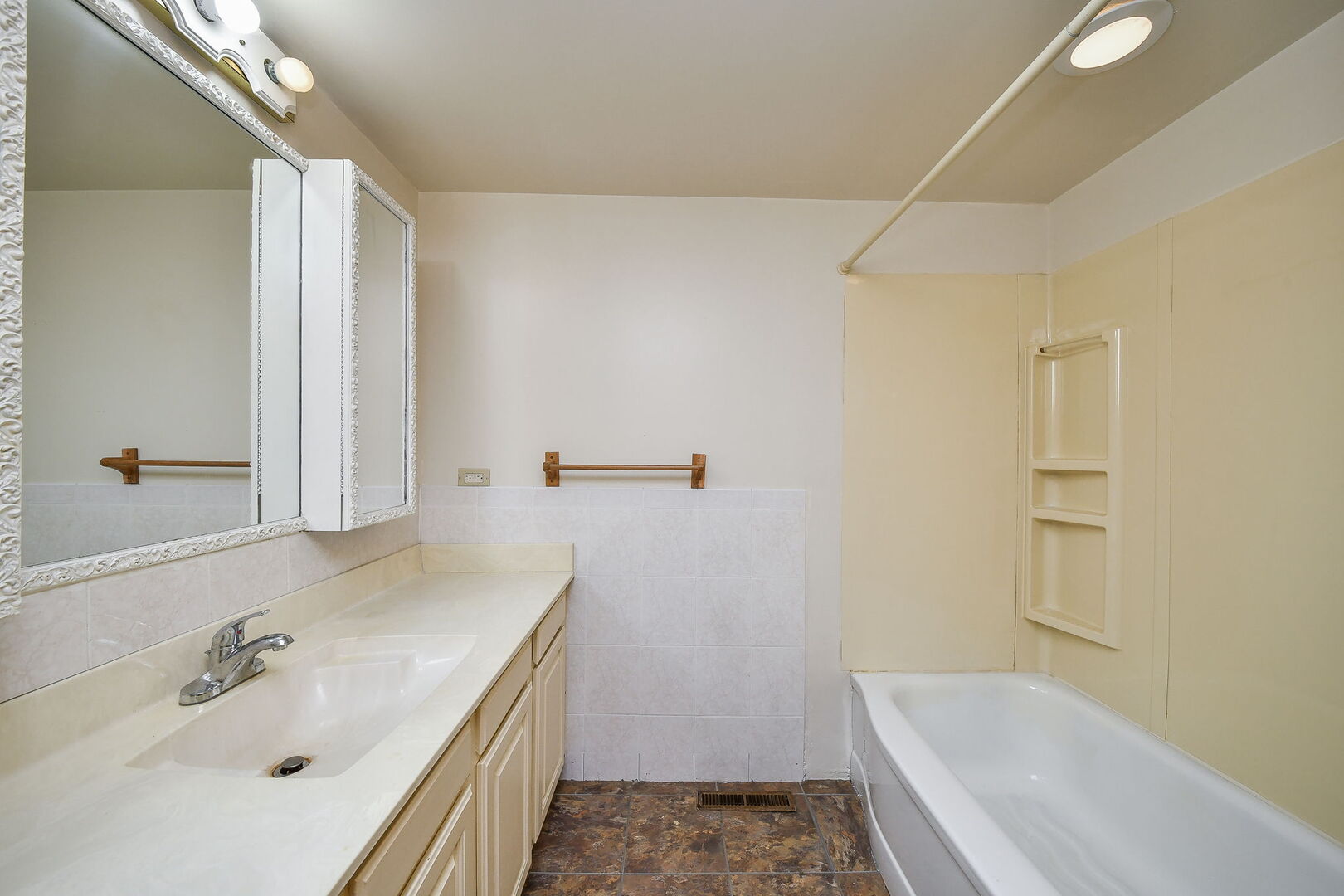 27W376 Hoy Road, Warrenville, IL 60555