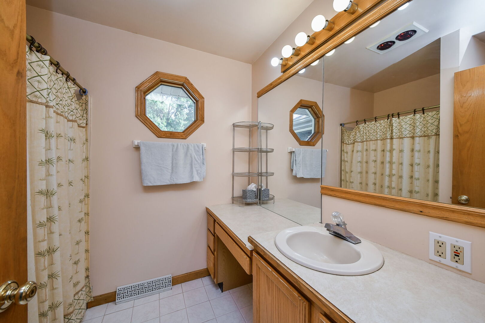 27W376 Hoy Road, Warrenville, IL 60555