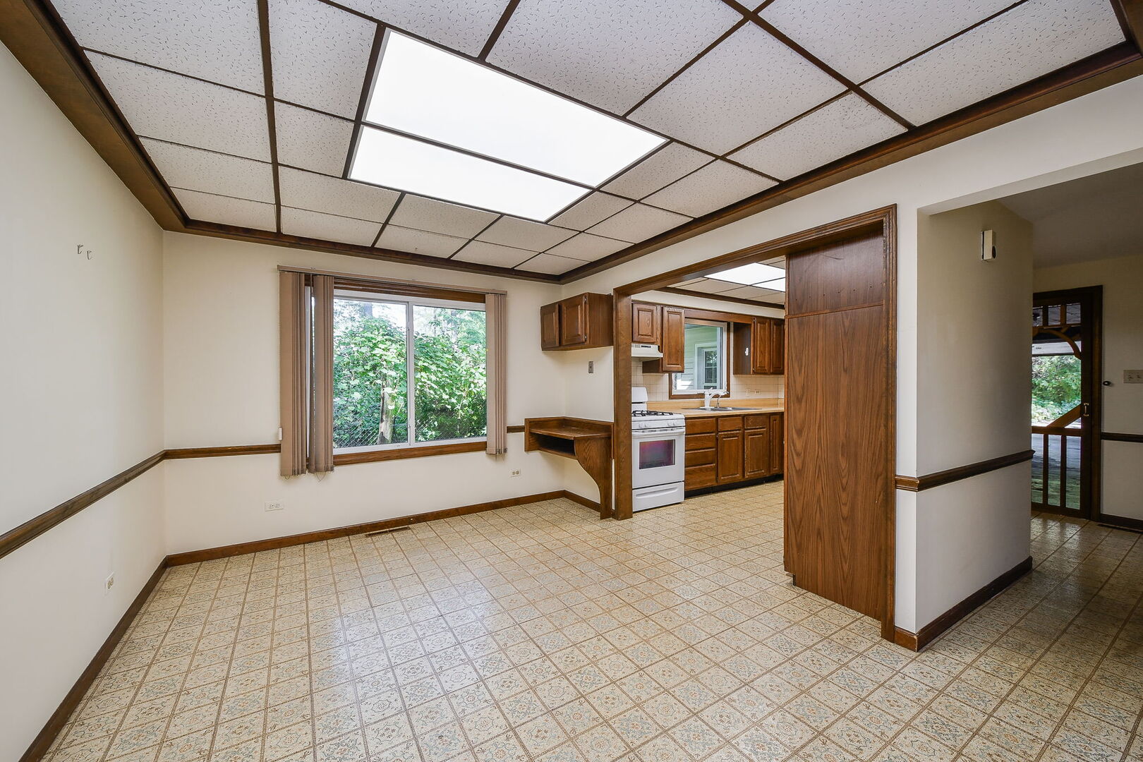 27W376 Hoy Road, Warrenville, IL 60555
