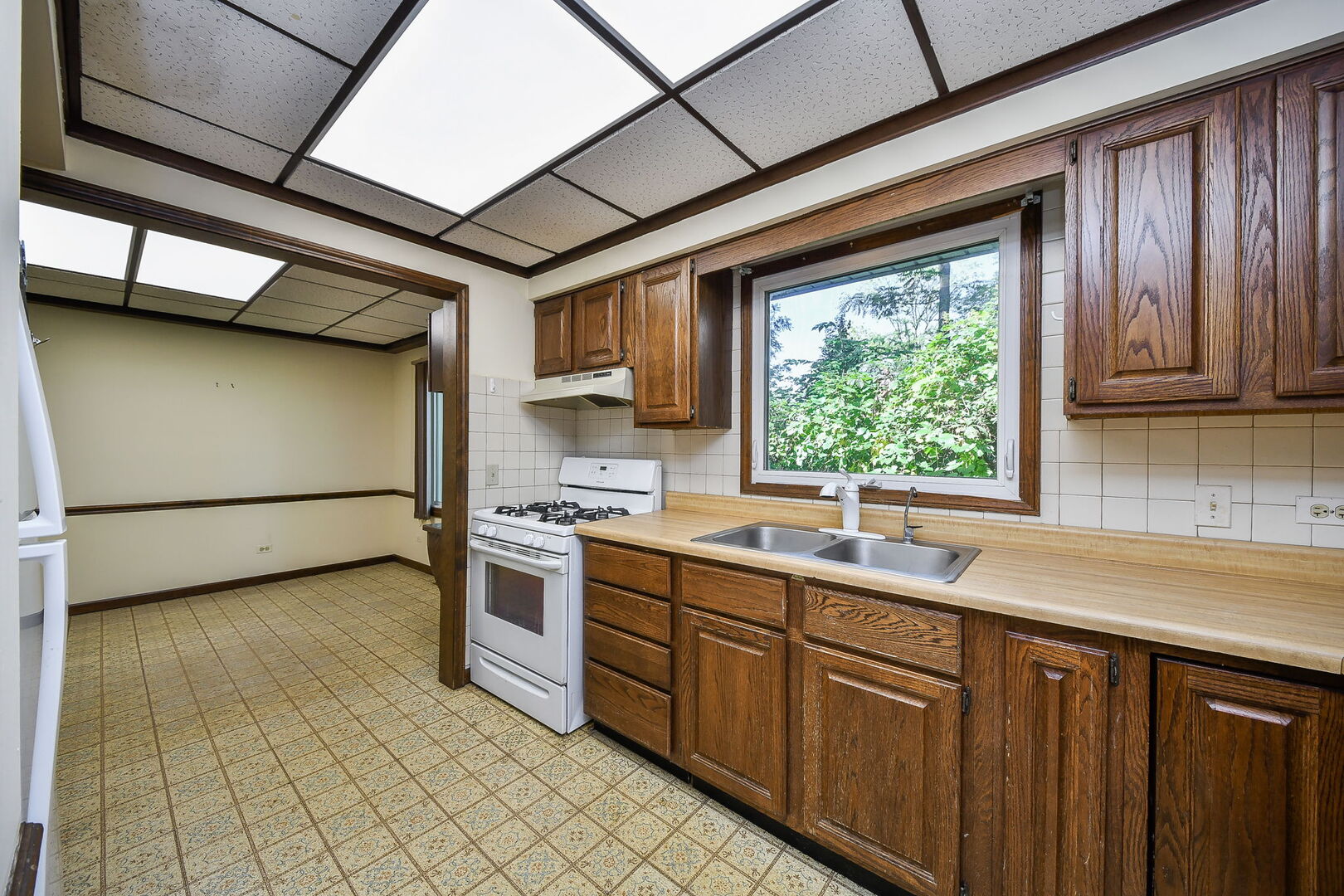 27W376 Hoy Road, Warrenville, IL 60555