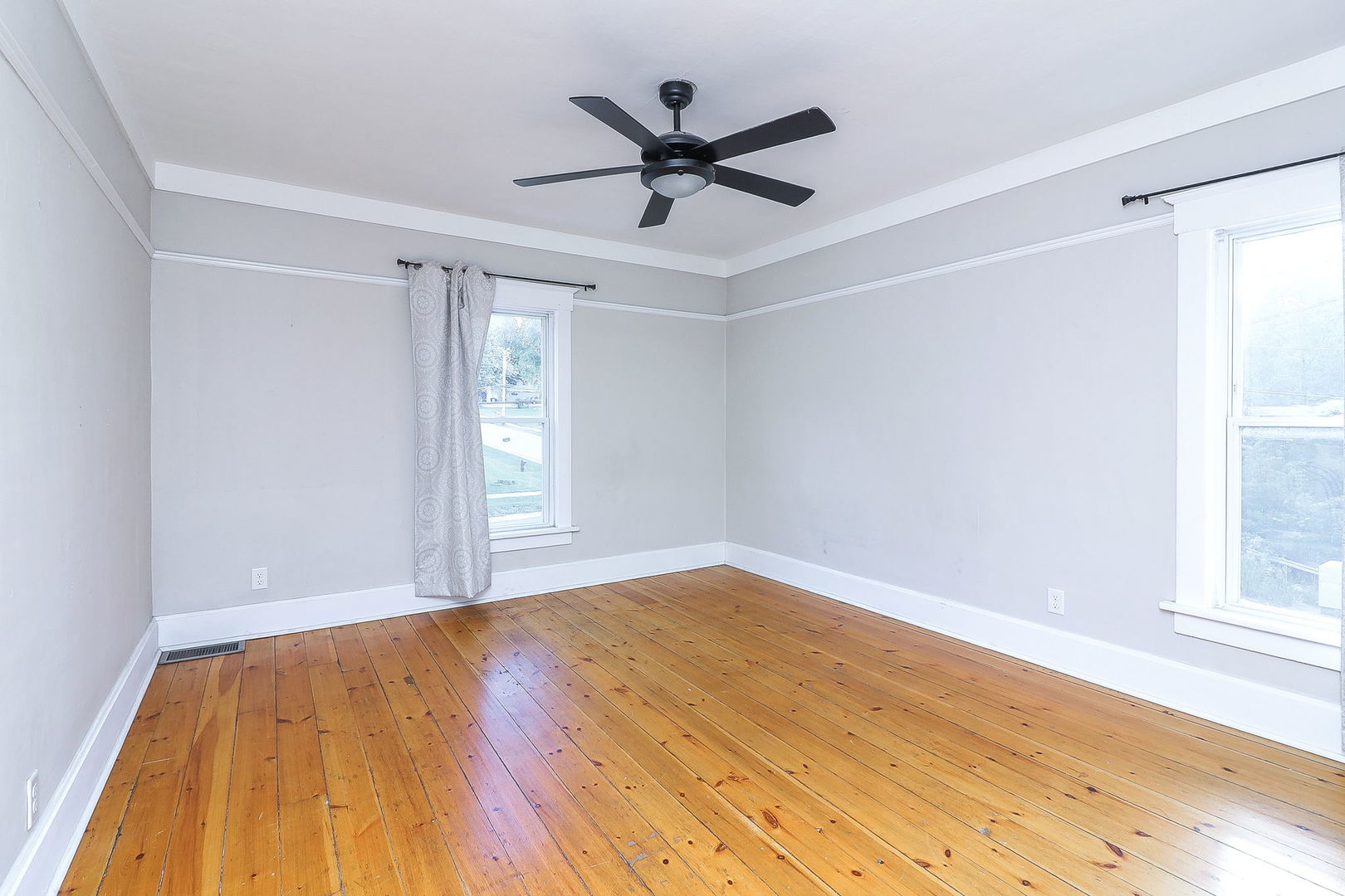 301 E Van Emmon Street, Yorkville, IL 60560