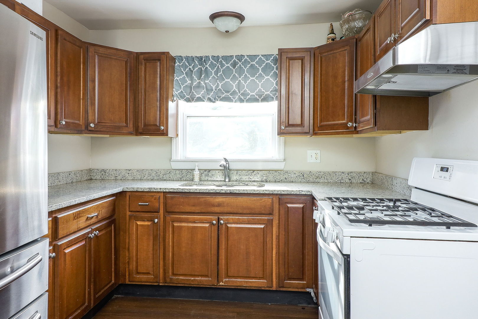 301 E Van Emmon Street, Yorkville, IL 60560