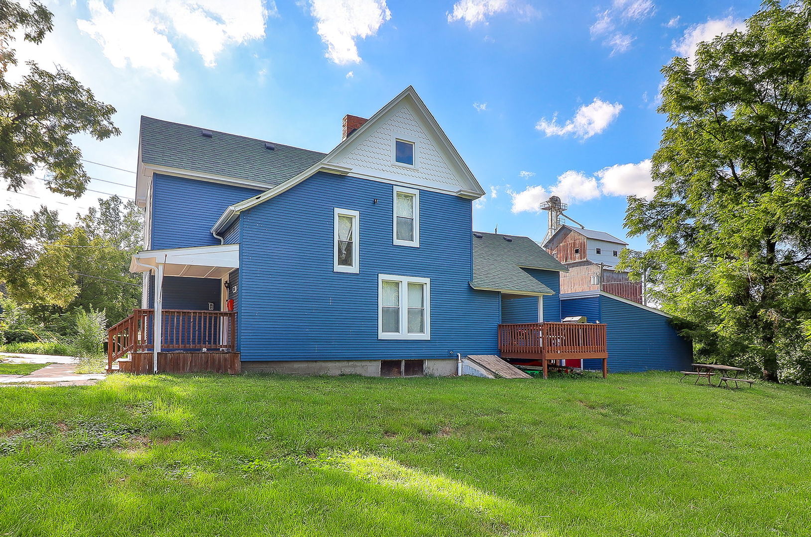 301 E Van Emmon Street, Yorkville, IL 60560