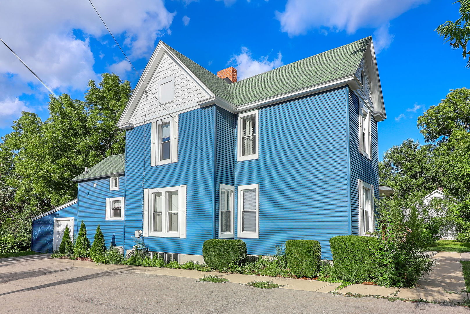301 E Van Emmon Street, Yorkville, IL 60560