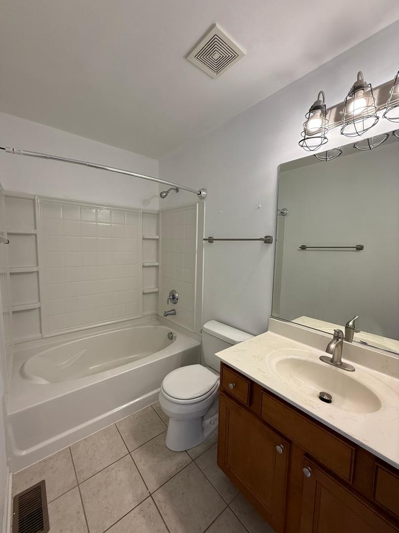 623 Lincoln Station Drive, Oswego, IL 60543