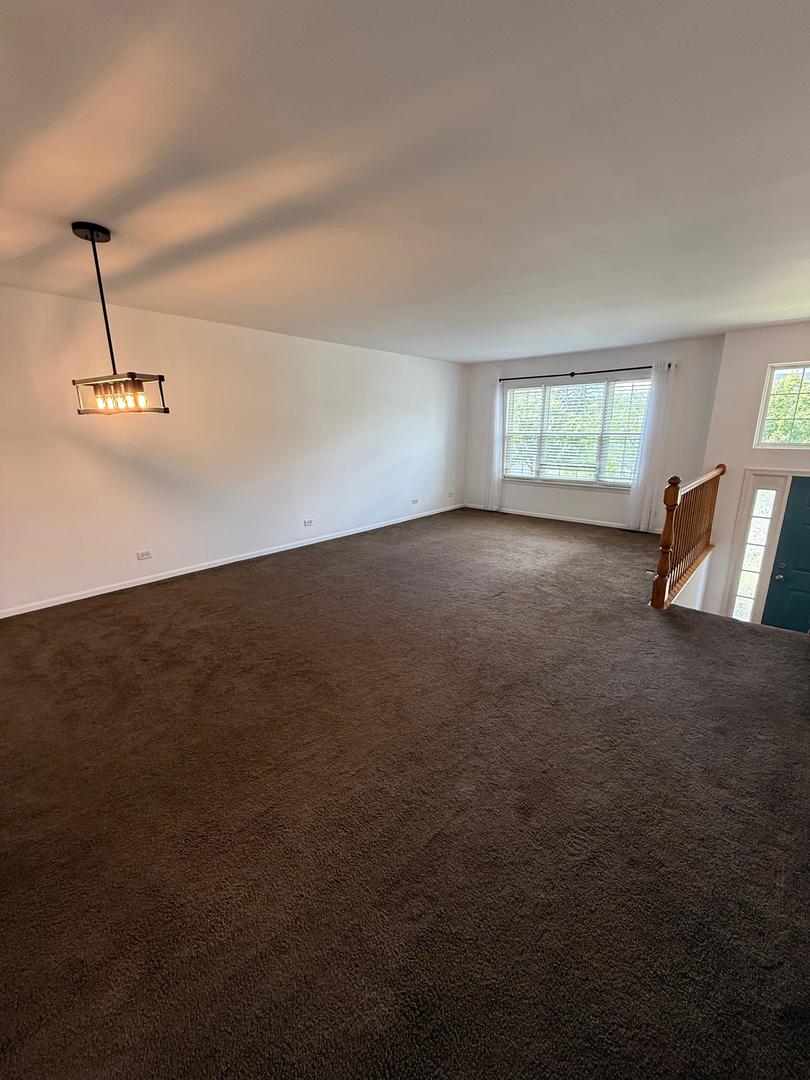 623 Lincoln Station Drive, Oswego, IL 60543