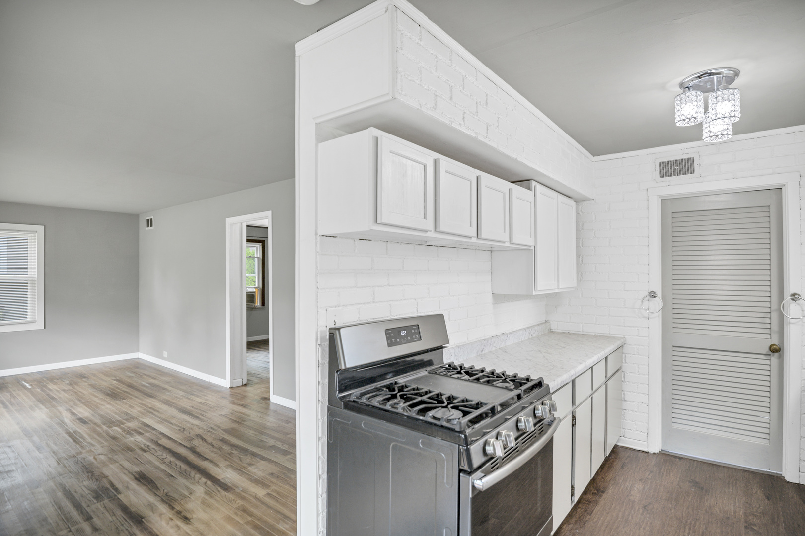 527 Fremont Street, West Chicago, IL 60185