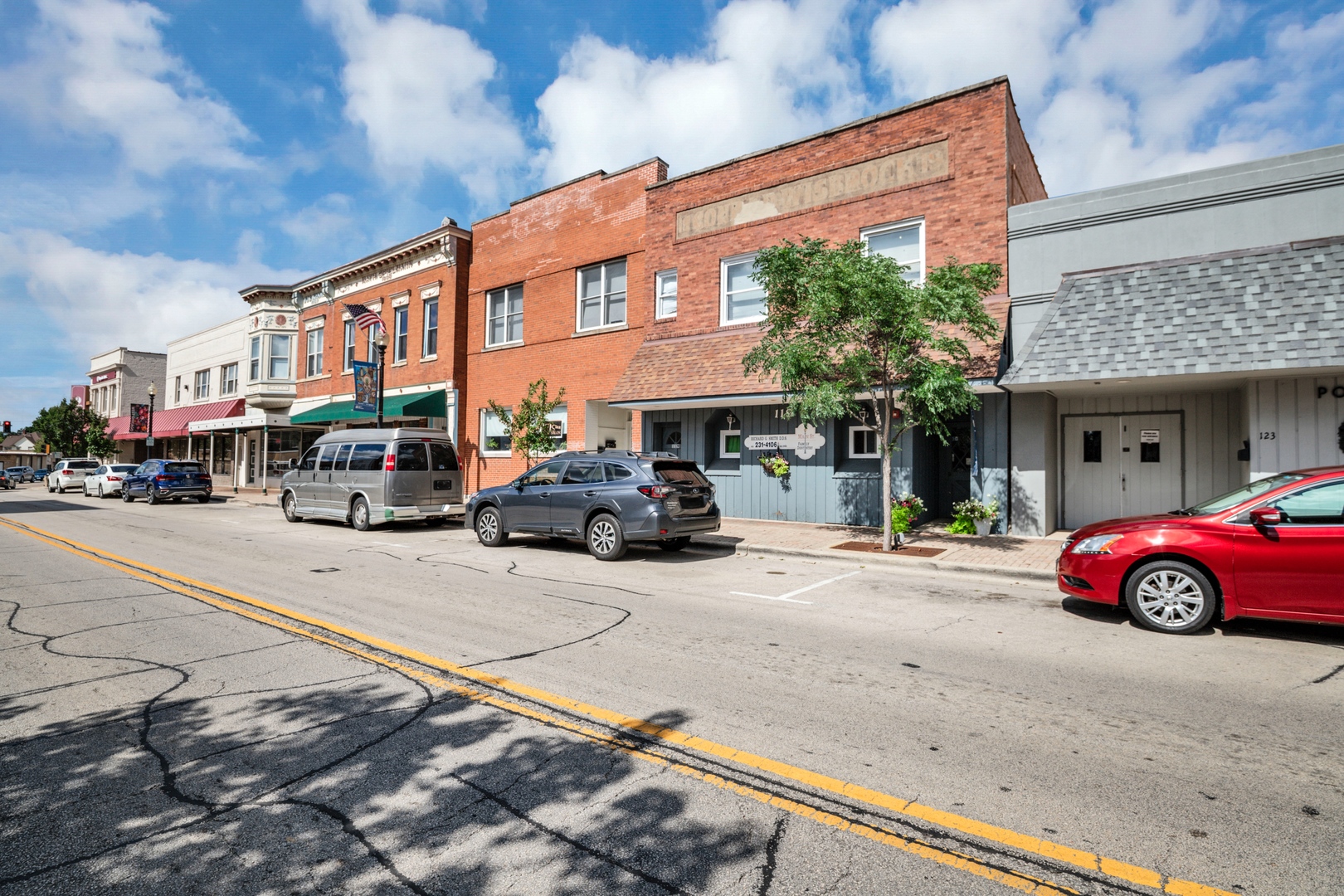 527 Fremont Street, West Chicago, IL 60185