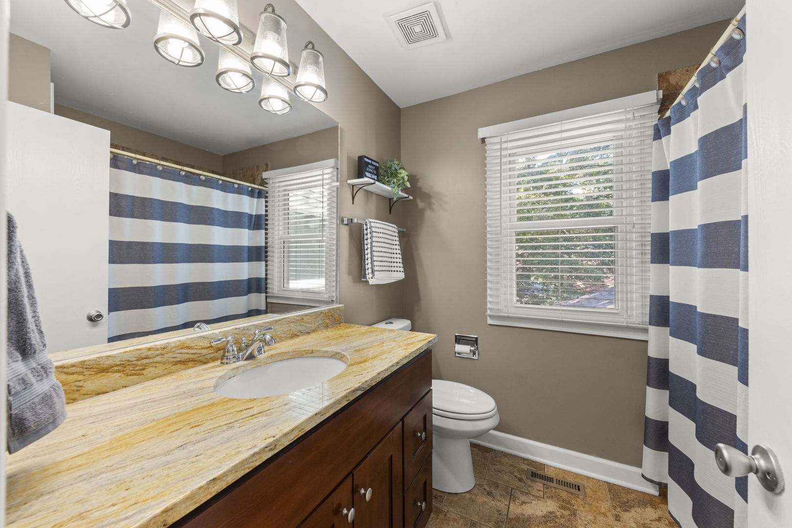 800 N Ashbury Avenue, Bolingbrook, IL 60440