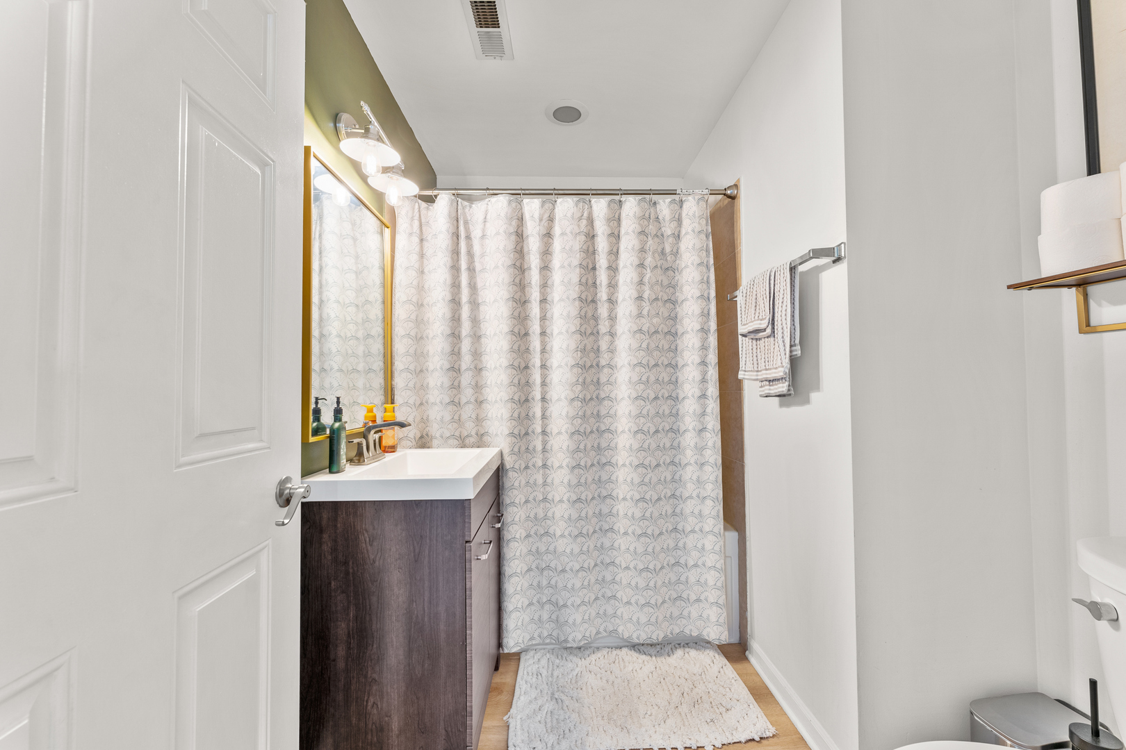 5300 N Lincoln Avenue #4B, Chicago, IL 60625