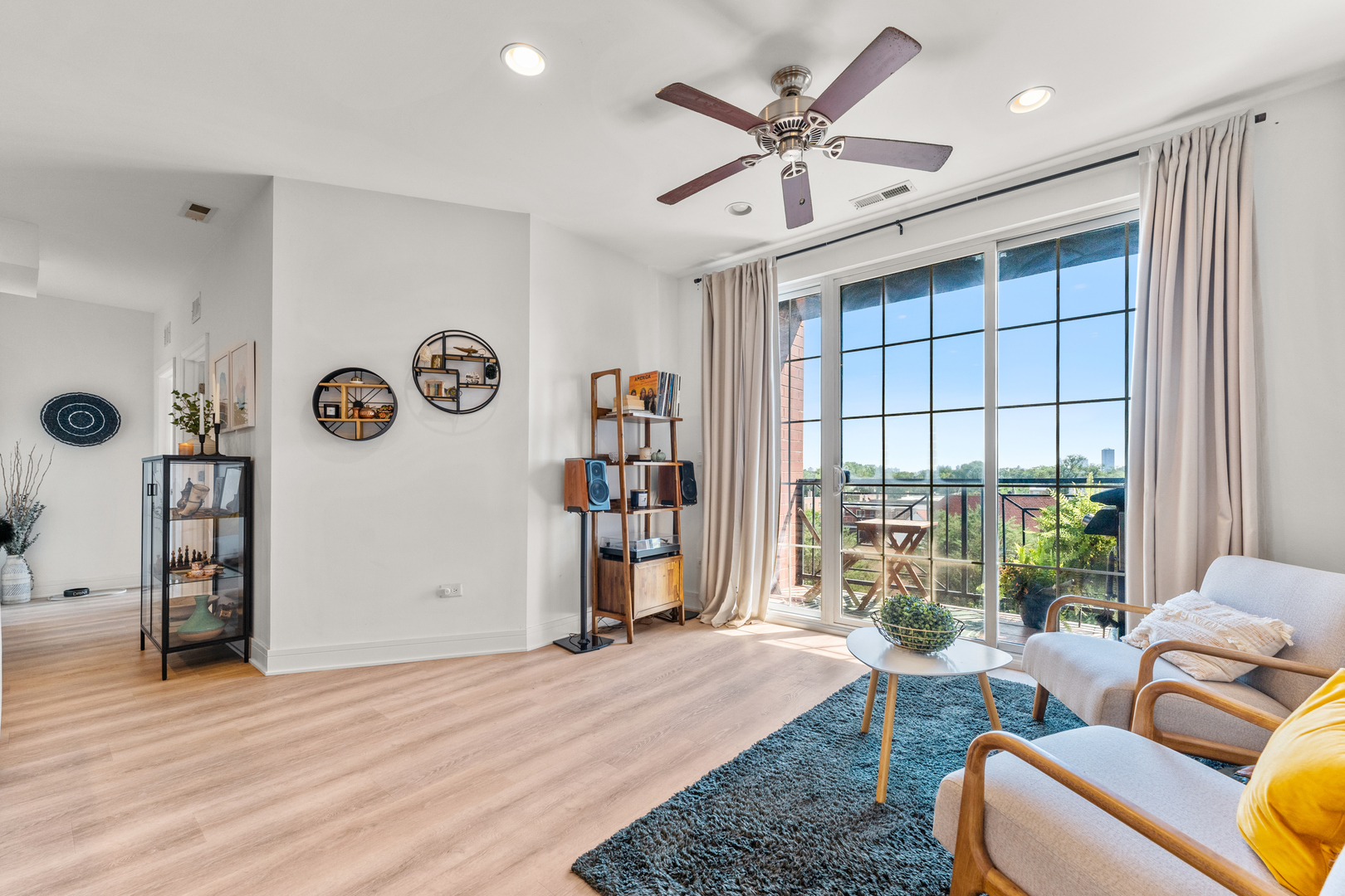 5300 N Lincoln Avenue #4B, Chicago, IL 60625
