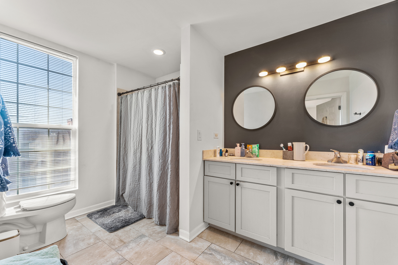5300 N Lincoln Avenue #4B, Chicago, IL 60625