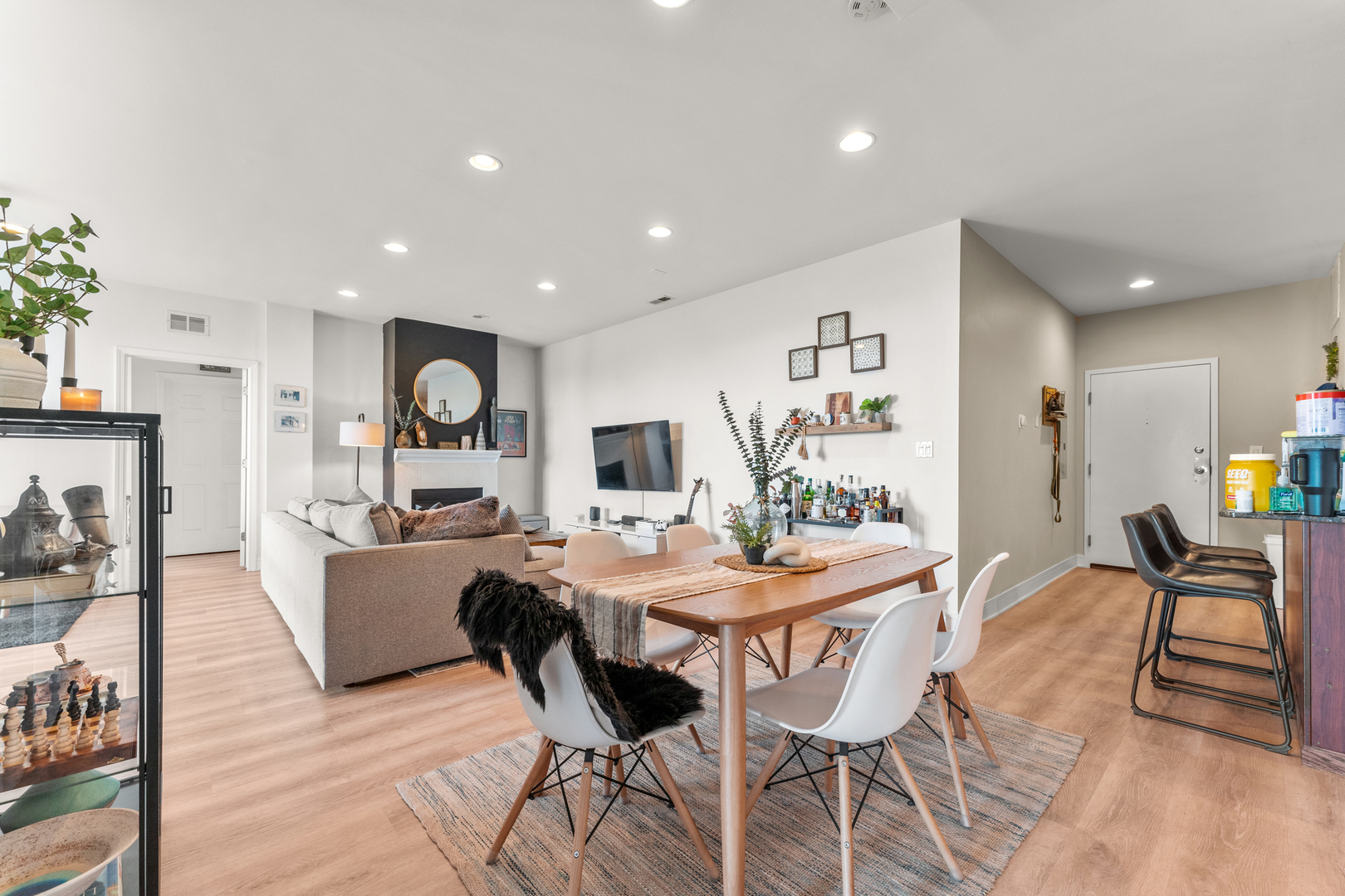 5300 N Lincoln Avenue #4B, Chicago, IL 60625