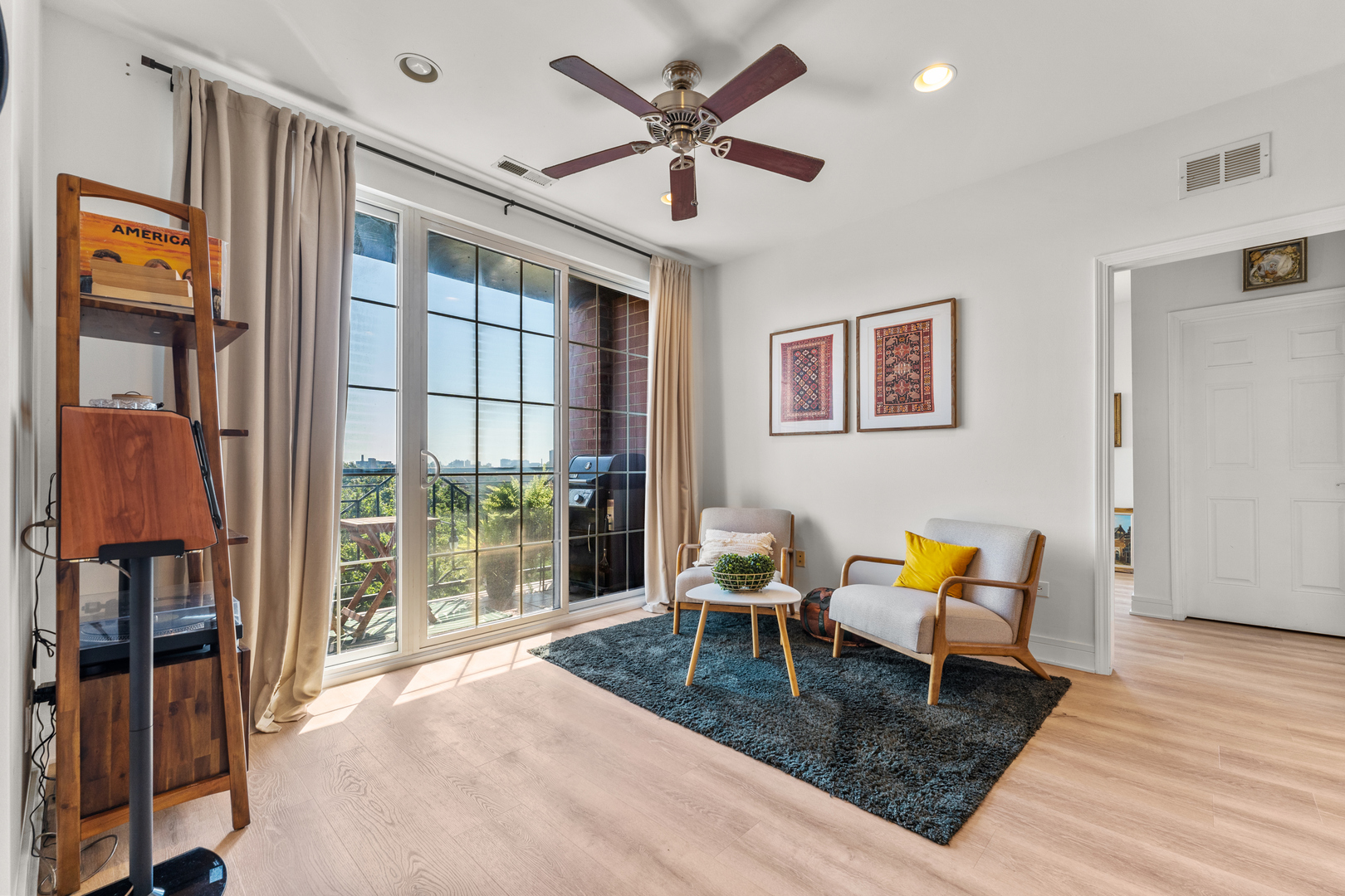 5300 N Lincoln Avenue #4B, Chicago, IL 60625
