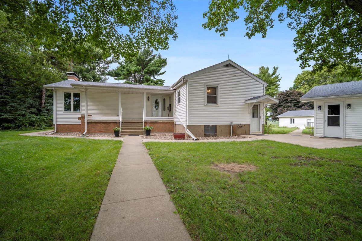 6885 N 1800 East Road, Bloomington, IL 61705