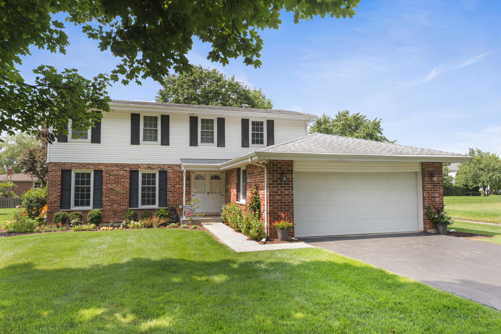 7704 Queens Court, Downers Grove, IL 60516