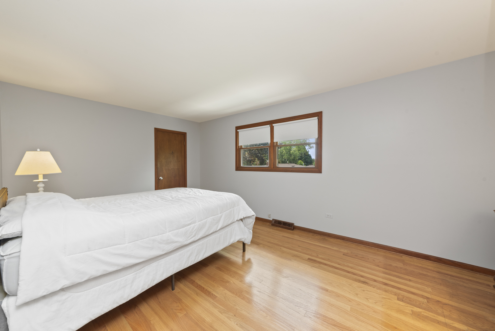 7704 Queens Court, Downers Grove, IL 60516
