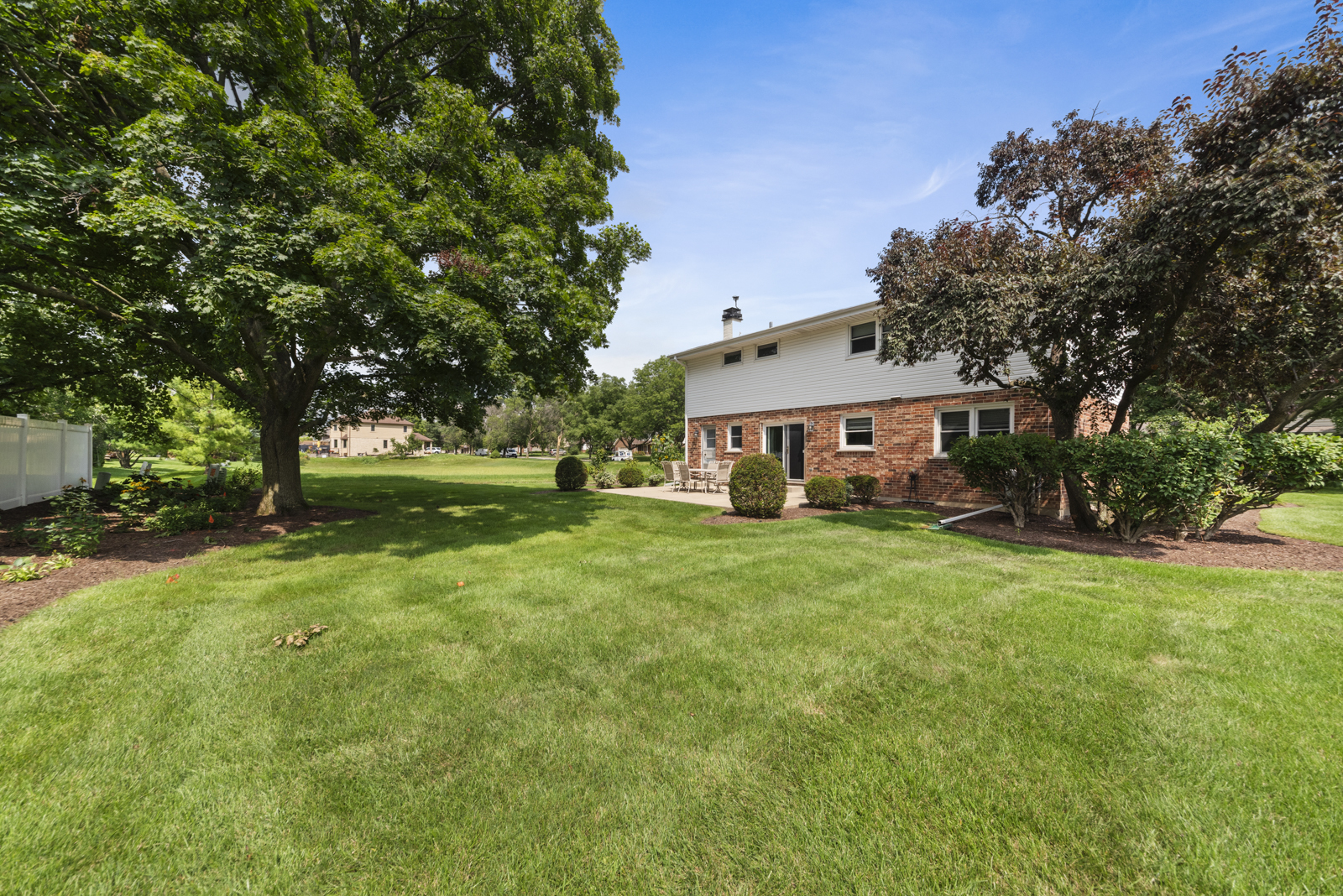 7704 Queens Court, Downers Grove, IL 60516
